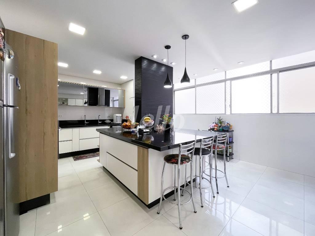 COZINHA de Apartamento à venda, Padrão com 190 m², 3 quartos e 2 vagas em Paraíso - São Paulo