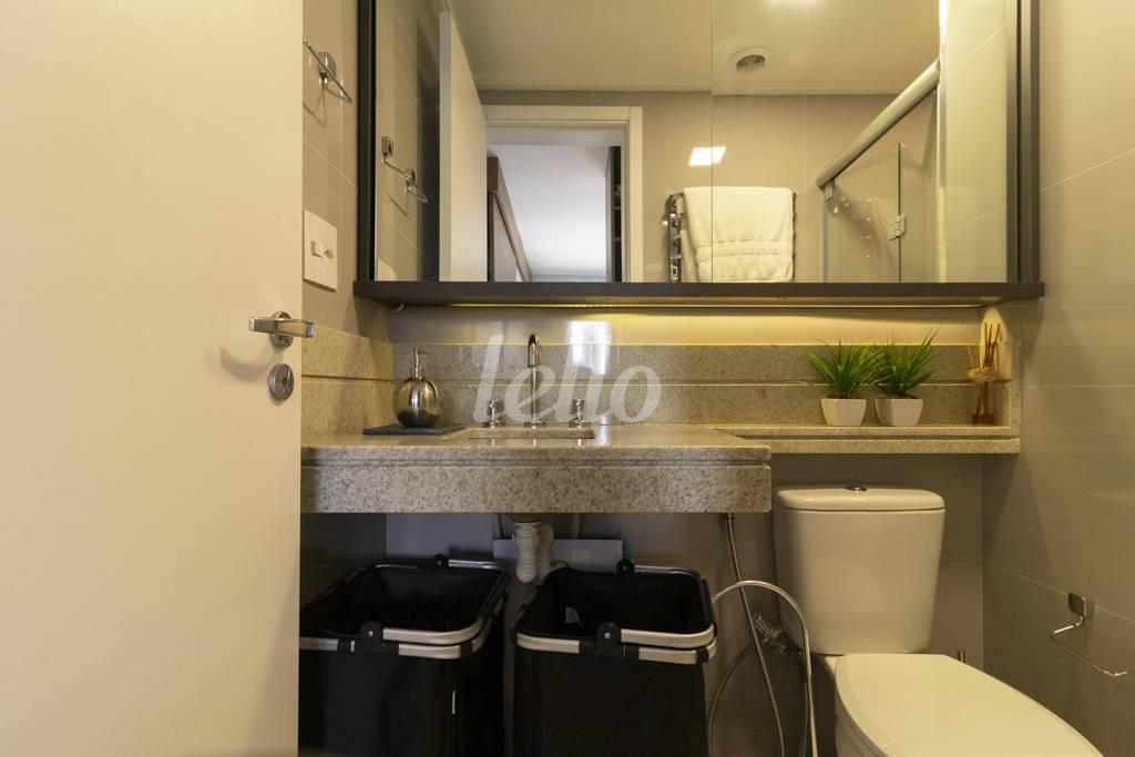 BANHEIRO SUÍTE de Apartamento à venda, Padrão com 71 m², 3 quartos e 1 vaga em Pinheiros - São Paulo