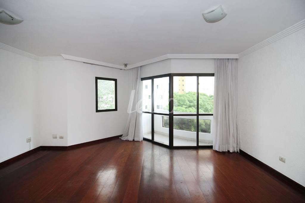 SALA de Apartamento à venda, Padrão com 110 m², 3 quartos e 2 vagas em Campo Belo - São Paulo