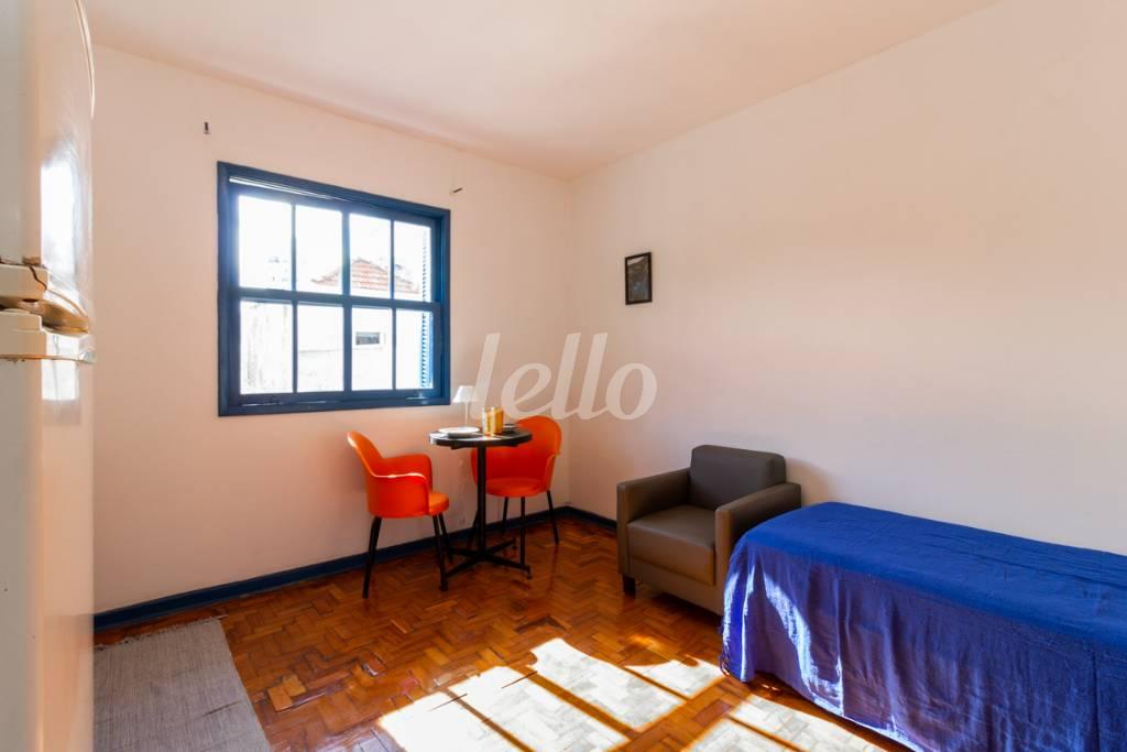 DORMITÓRIO de Casa para alugar, de vila - térrea com 20 m², 1 quarto e em Vila Congonhas - São Paulo