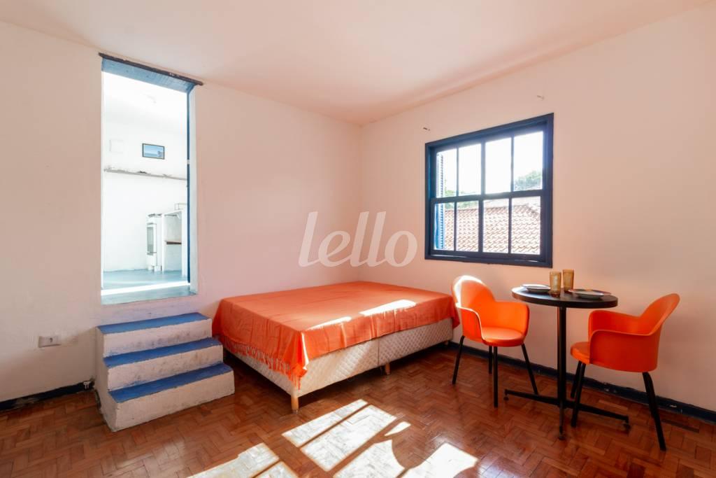 DORMITÓRIO de Casa para alugar, de vila - térrea com 30 m², 1 quarto e em Vila Congonhas - São Paulo