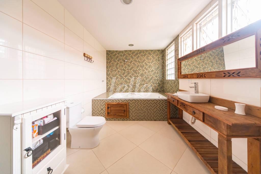 BANHEIRO DO QUARTO 4 de Casa para alugar, sobrado com 235 m², 3 quartos e 4 vagas em Santa Teresinha - Santo André