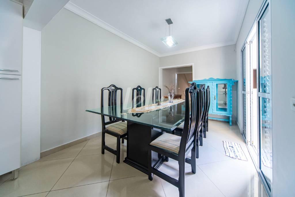 COPA de Casa para alugar, sobrado com 235 m², 3 quartos e 4 vagas em Santa Teresinha - Santo André