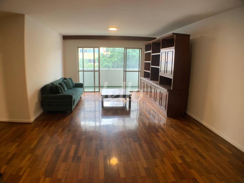 SALA de Apartamento à venda, Padrão com 132 m², 3 quartos e 1 vaga em Pinheiros - São Paulo