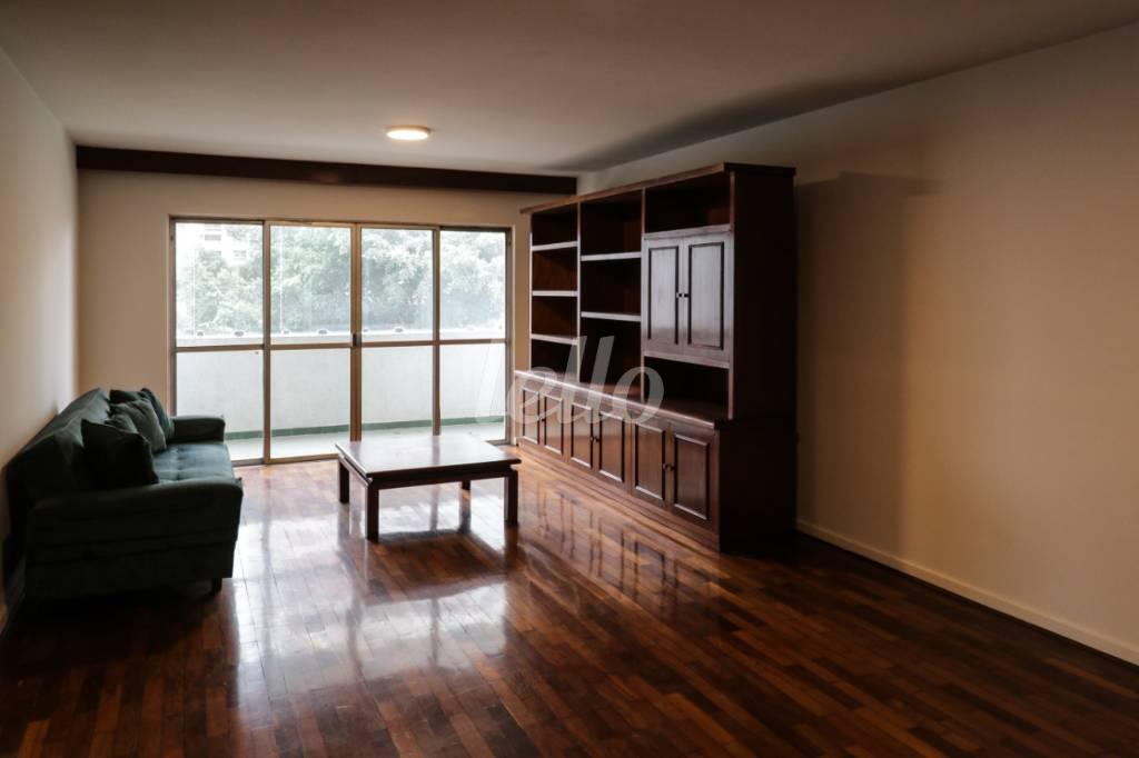 SALA de Apartamento à venda, Padrão com 132 m², 3 quartos e 1 vaga em Pinheiros - São Paulo