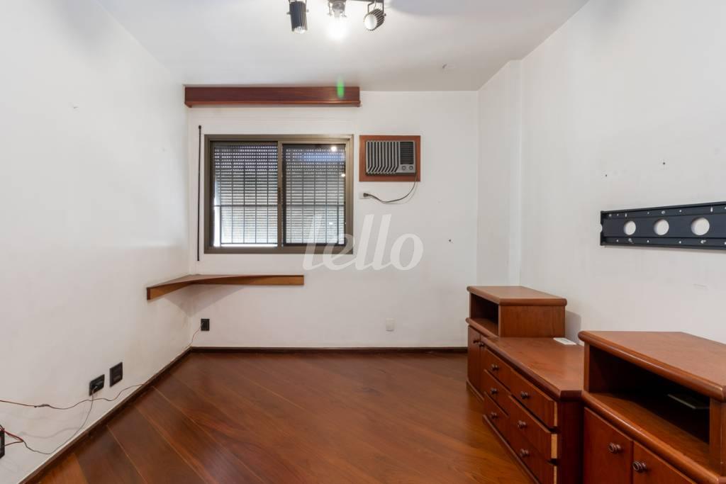ESCRITÓRIO de Apartamento à venda, Padrão com 241 m², 4 quartos e 4 vagas em Santa Cecília - São Paulo