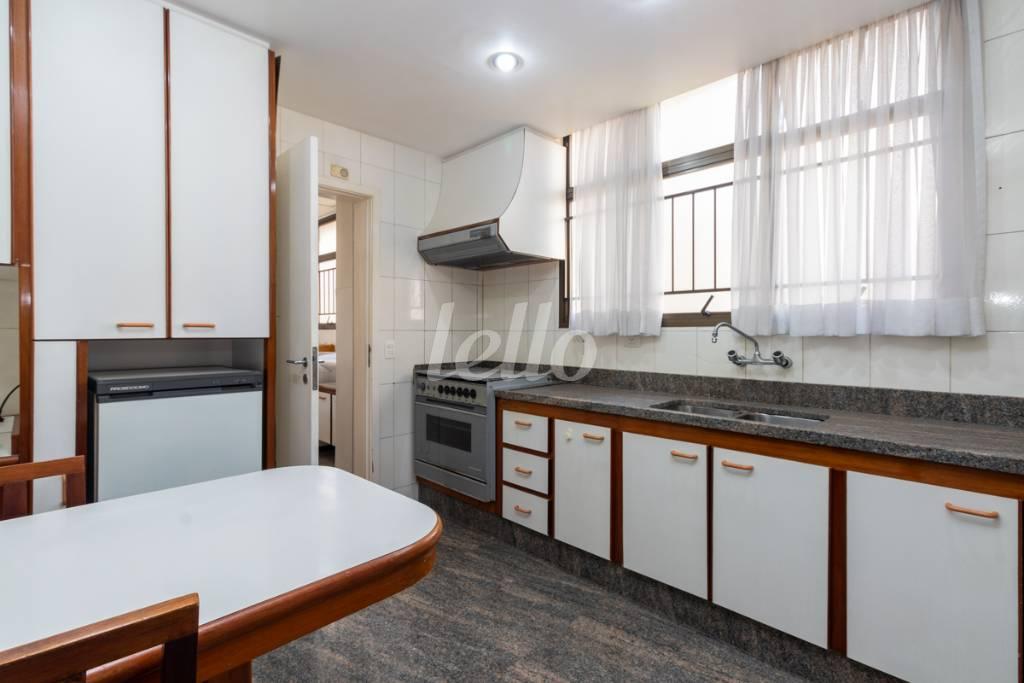 COZINHA de Apartamento à venda, Padrão com 241 m², 4 quartos e 4 vagas em Santa Cecília - São Paulo