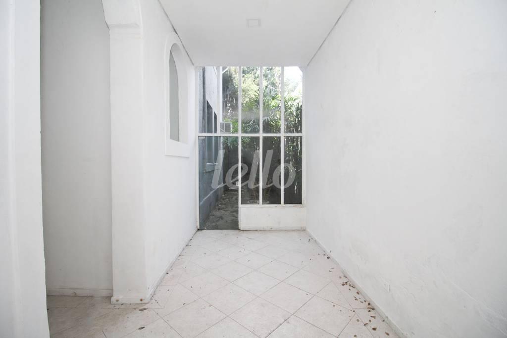 ENTRADA de Casa para alugar, sobrado com 300 m², e 2 vagas em Jardim América - São Paulo