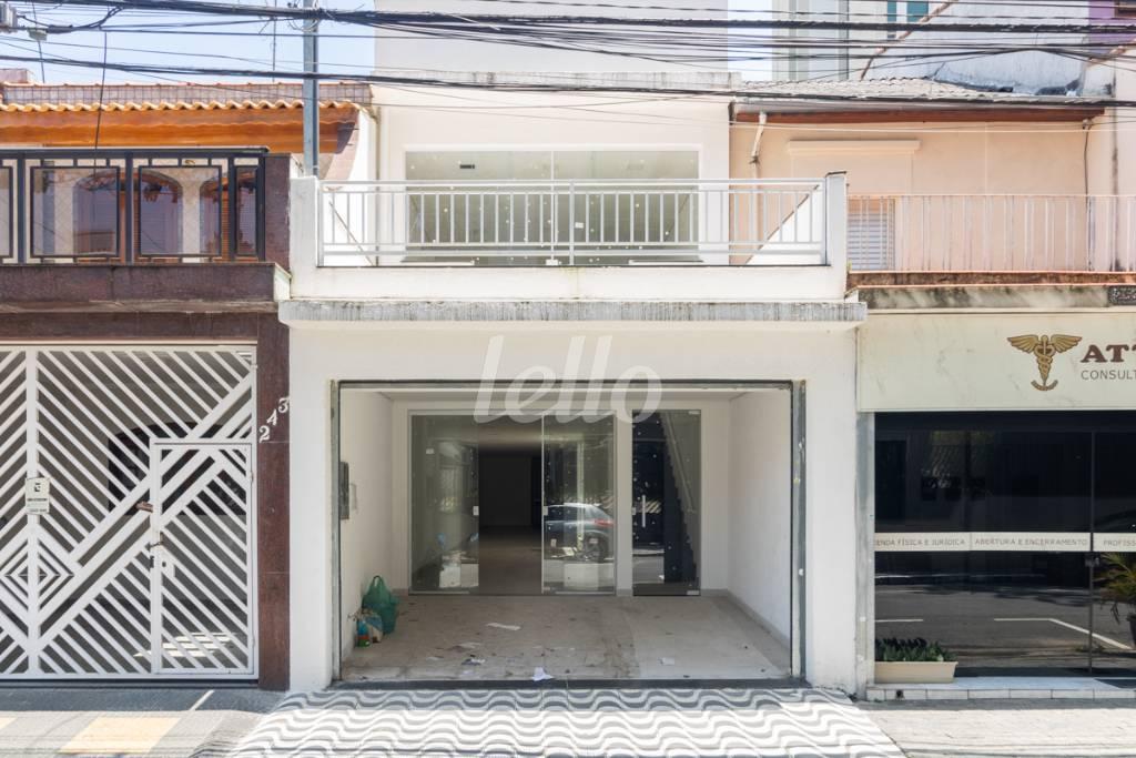 FACHADA de Casa para alugar, sobrado com 300 m², e 2 vagas em Tatuapé - São Paulo