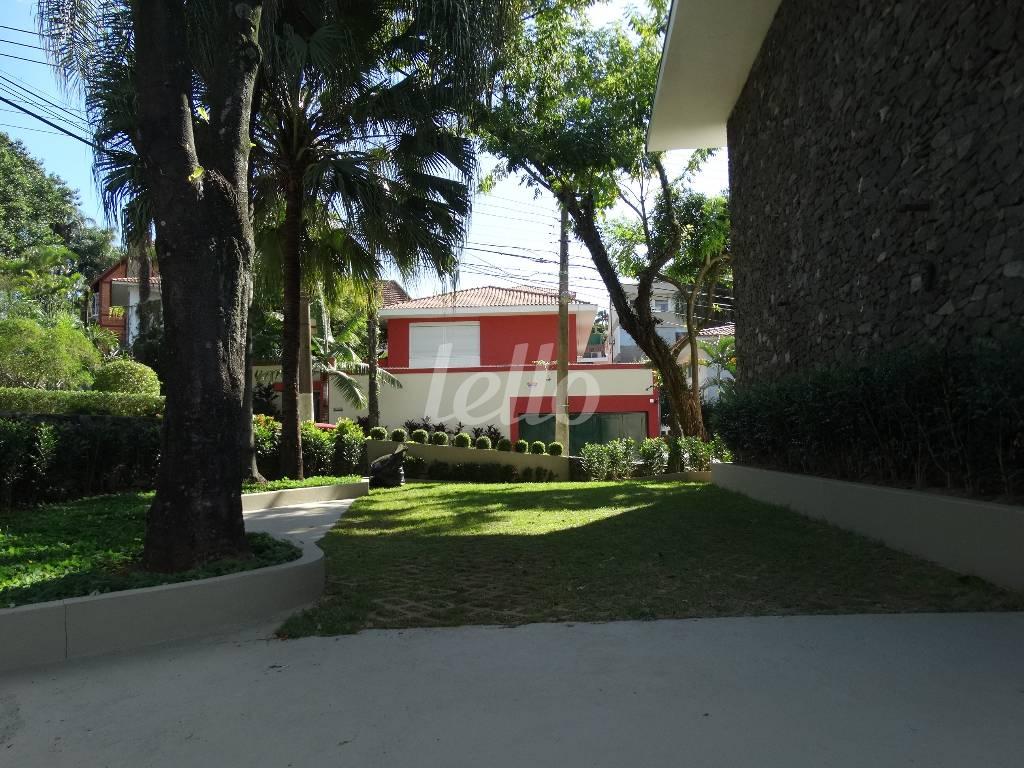 FACHADA de Casa à venda, sobrado com 810 m², e 8 vagas em Pacaembu - São Paulo
