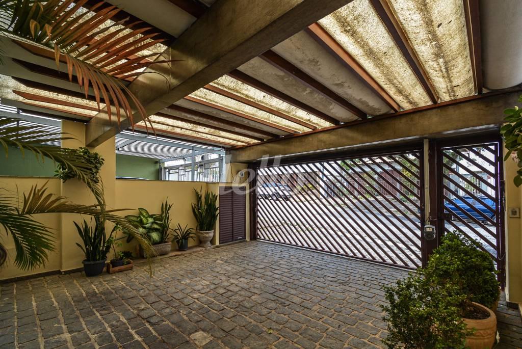 GARAGEM de Casa à venda, sobrado com 190 m², 3 quartos e 2 vagas em Indianópolis - São Paulo