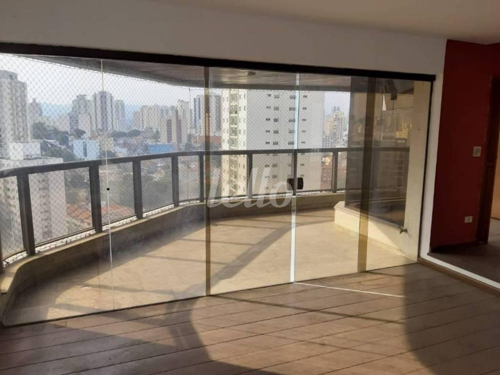 VARANDA de Apartamento para alugar, Padrão com 248 m², e 4 vagas em Santana - São Paulo