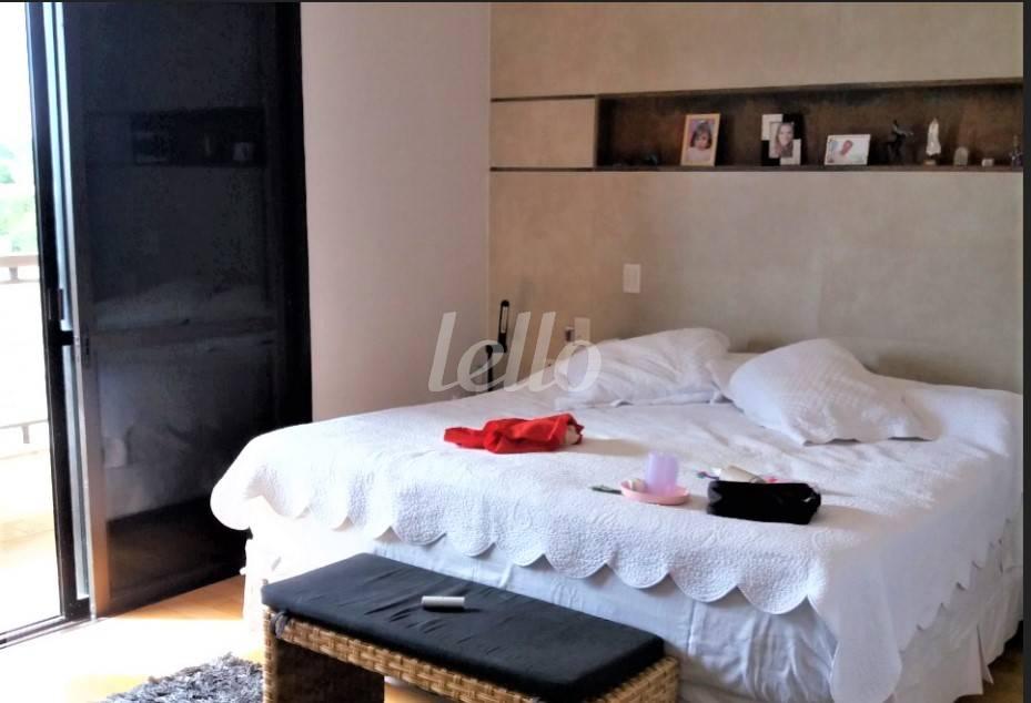 DORMITORIO de Apartamento à venda, Padrão com 220 m², 3 quartos e 5 vagas em Indianópolis - São Paulo