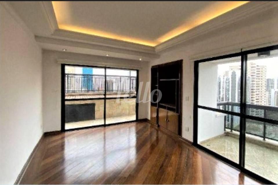 LIVING de Apartamento à venda, cobertura - Padrão com 151 m², 3 quartos e 3 vagas em Moema - São Paulo