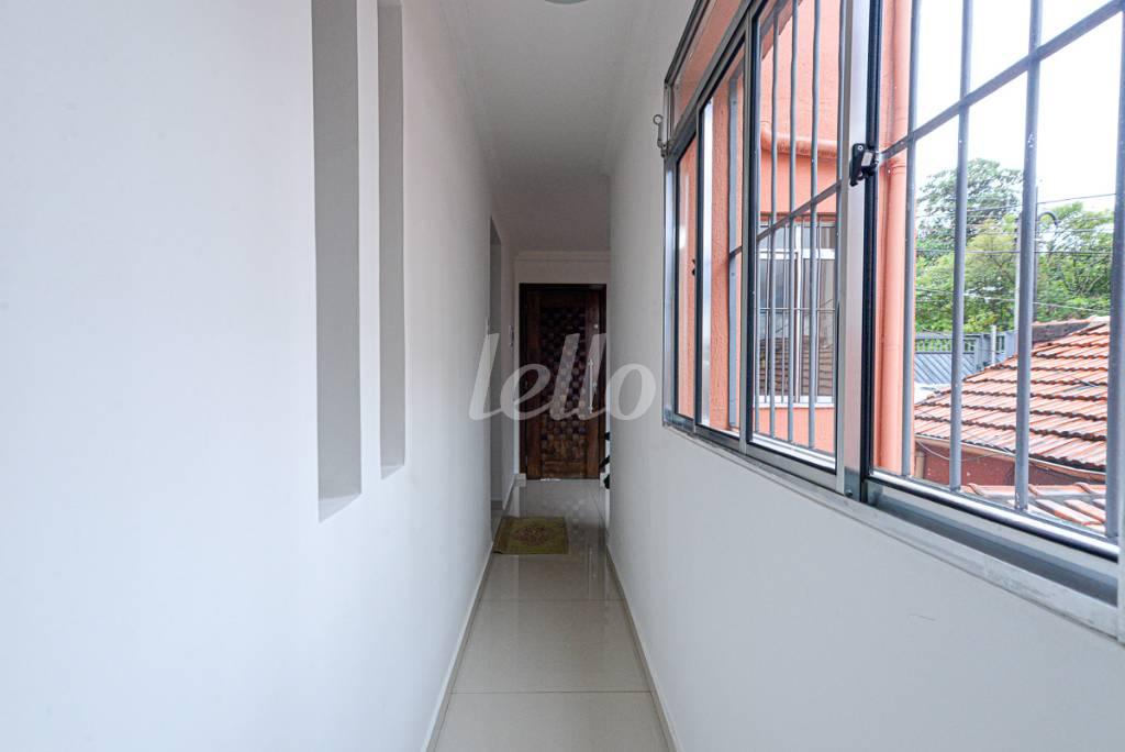 CORREDOR INTERNO de Casa à venda, assobradada com 280 m², 6 quartos e 2 vagas em Vila Madalena - São Paulo