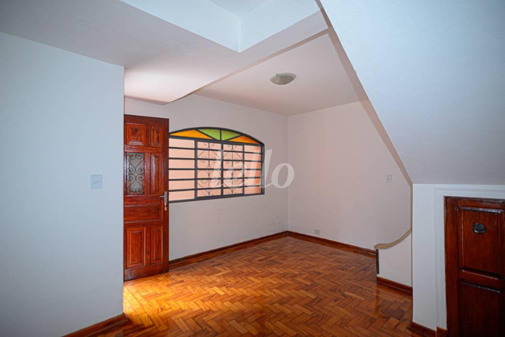 SALA PARA DOIS AMBIENTES de Casa à venda, assobradada com 280 m², 6 quartos e 2 vagas em Vila Madalena - São Paulo