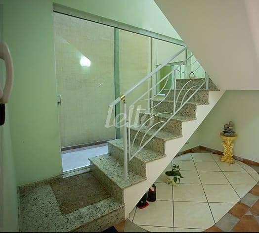 ESCADA DE ACESSO PARA O PRIMEIRO ANDAR de Casa à venda, sobrado com 276 m², 3 quartos e 4 vagas em Jardim Paraíso - Santo André