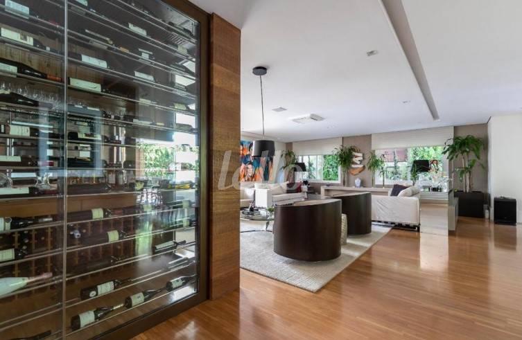 SALA de Casa à venda, sobrado com 620 m², 4 quartos e 5 vagas em Brooklin Novo - São Paulo