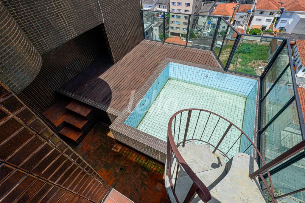 VISTA PARA PISCINAS de Apartamento à venda, cobertura - Padrão com 250 m², 4 quartos e 7 vagas em Vila Paulicéia - São Paulo