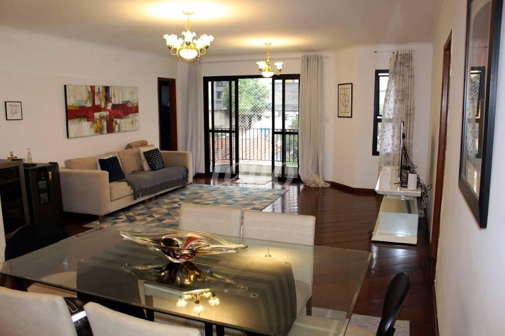 SALA PARA DOIS AMBIENTES - SACADA de Apartamento à venda, Padrão com 145 m², 3 quartos e 3 vagas em Água Fria - São Paulo