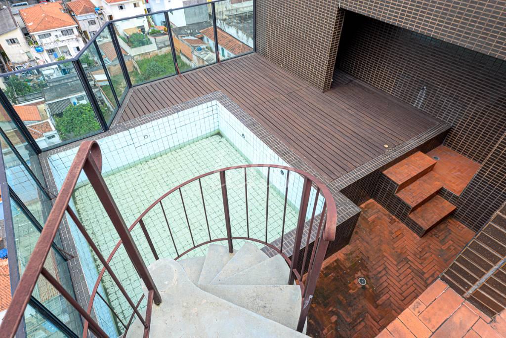 VISTA PARA PISCINA de Apartamento à venda, cobertura - Padrão com 250 m², 4 quartos e 7 vagas em Vila Paulicéia - São Paulo