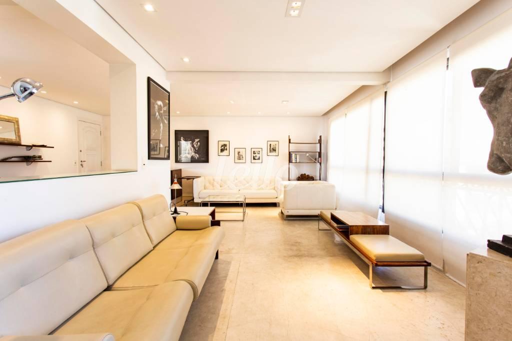 SALA de Apartamento para alugar, Padrão com 120 m², 3 quartos e 2 vagas em Jardim Paulista - São Paulo