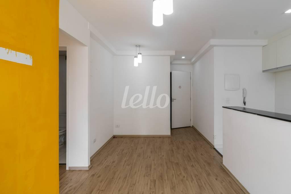 SALA de Apartamento para alugar, Padrão com 38 m², 1 quarto e 1 vaga em Vila Tolstoi - São Paulo