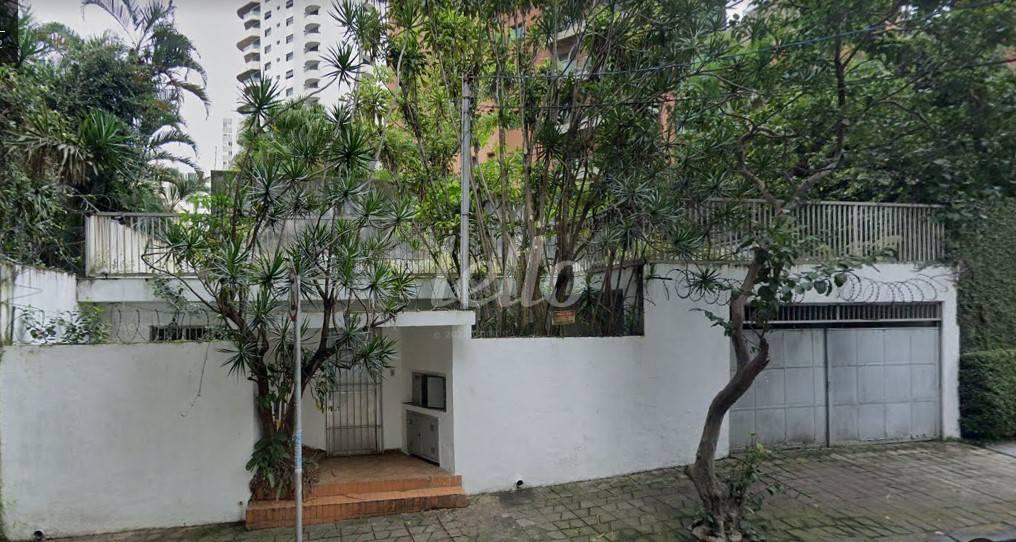 FACHADA de Casa à venda, térrea com 150 m², 2 quartos e 2 vagas em Indianópolis - São Paulo