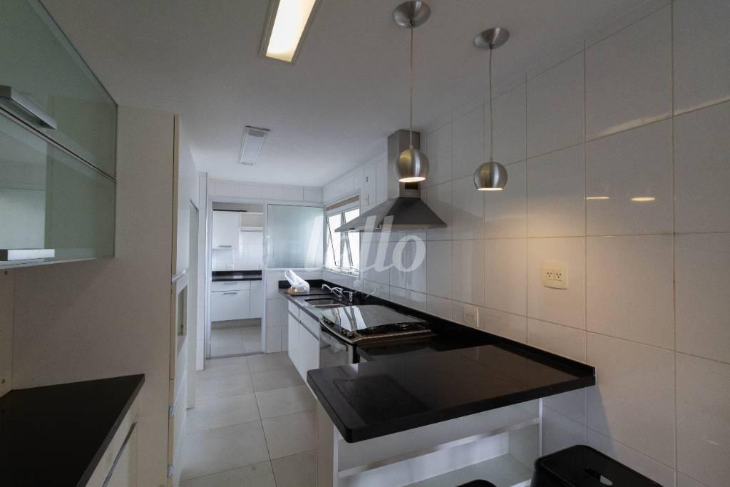 COZINHA de Apartamento à venda, Padrão com 146 m², 3 quartos e 3 vagas em Itaim Bibi - São Paulo