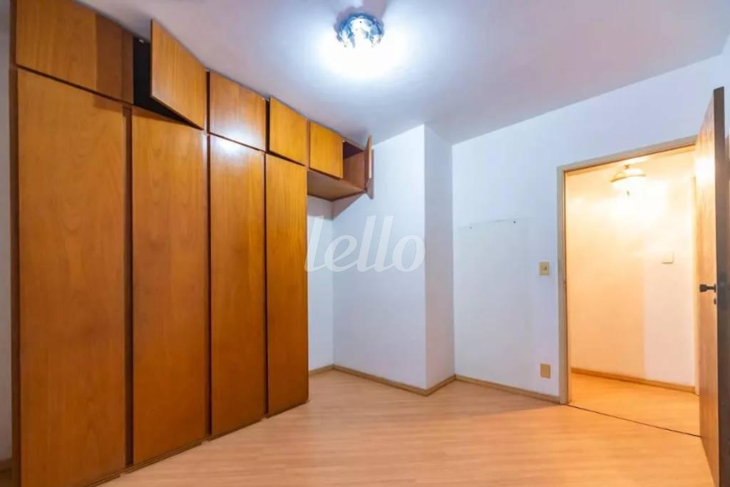 DORMITÓRIO de Apartamento à venda, Padrão com 96 m², 2 quartos e 1 vaga em Vila Bastos - Santo André