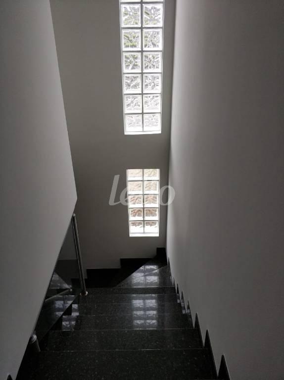 ESCADA de Casa à venda, sobrado com 195 m², 3 quartos e 5 vagas em Jardim Textil - São Paulo