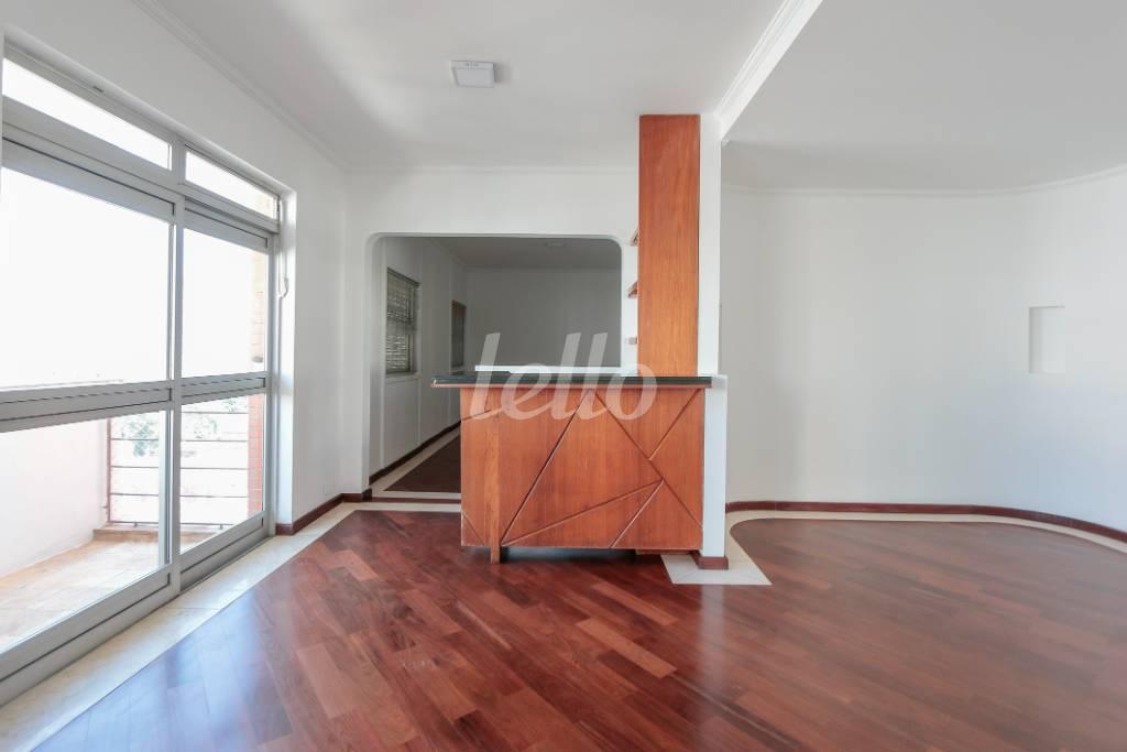 SALA de Apartamento para alugar, Padrão com 160 m², 3 quartos e 1 vaga em Higienópolis - São Paulo