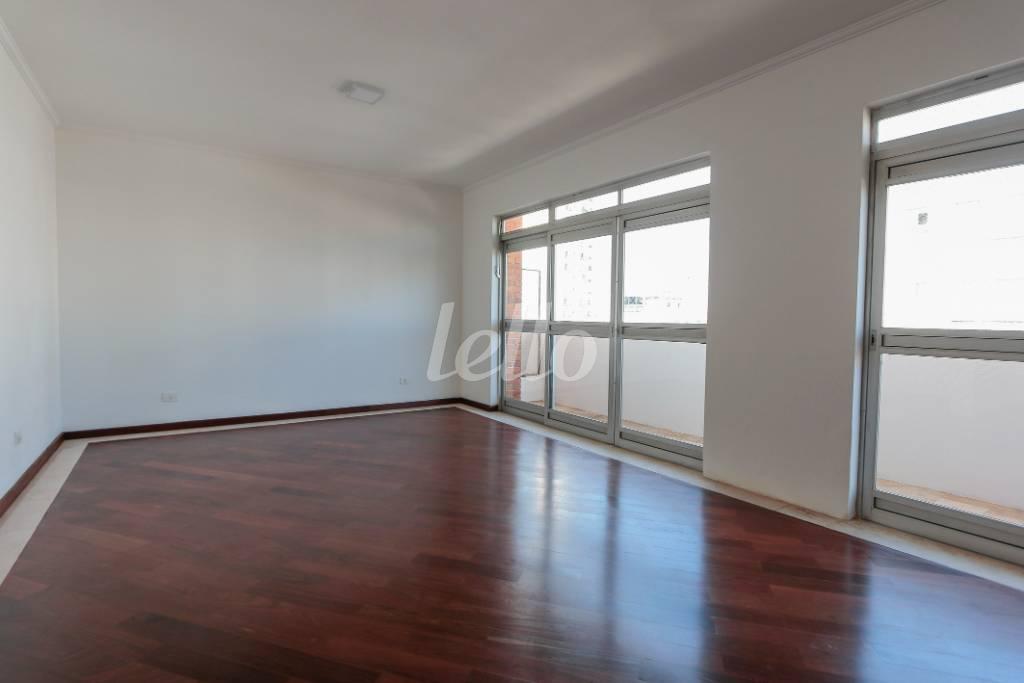 SALA de Apartamento para alugar, Padrão com 160 m², 3 quartos e 1 vaga em Higienópolis - São Paulo
