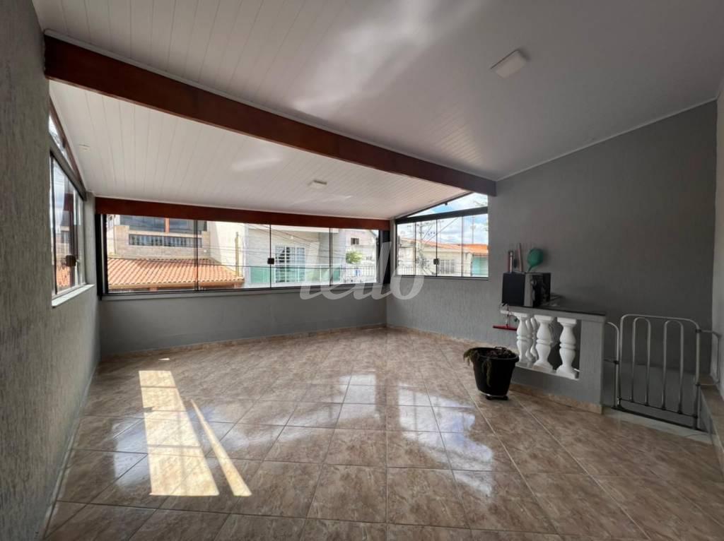 VARANDA  DA FRENTE de Casa à venda, assobradada com 94 m², 3 quartos e 2 vagas em Vila Ema - São Paulo