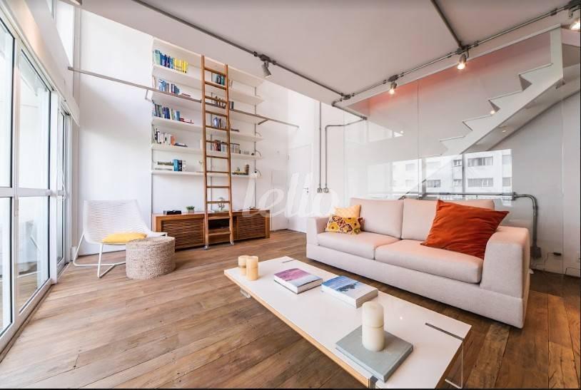 LIVING de Apartamento à venda, Padrão com 74 m², 1 quarto e 2 vagas em Vila Nova Conceição - São Paulo