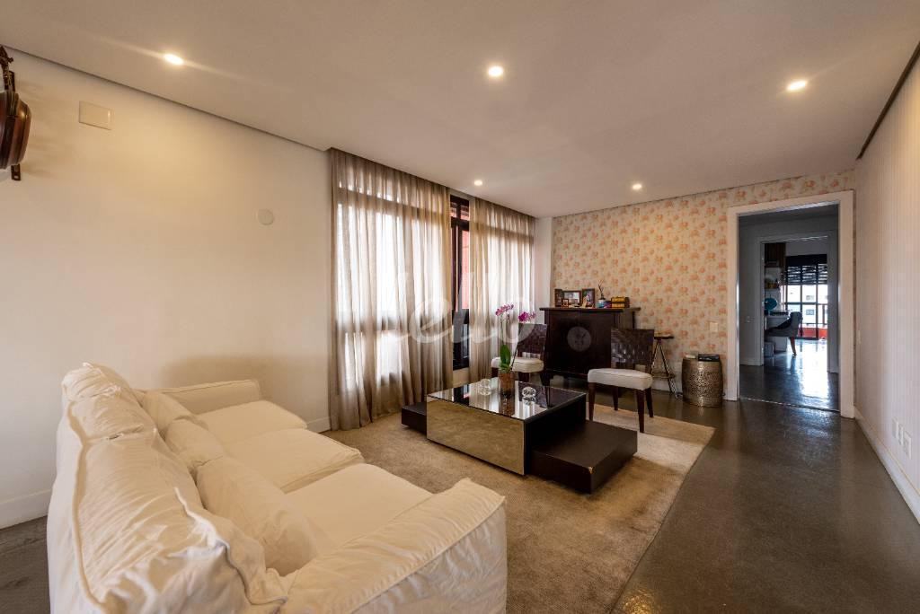 SALA 1 de Apartamento para alugar, Padrão com 500 m², 4 quartos e 6 vagas em Real Parque - São Paulo