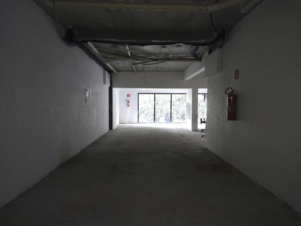 SALÃO de Loja para alugar, Padrão com 250 m², e 4 vagas em Pinheiros - São Paulo