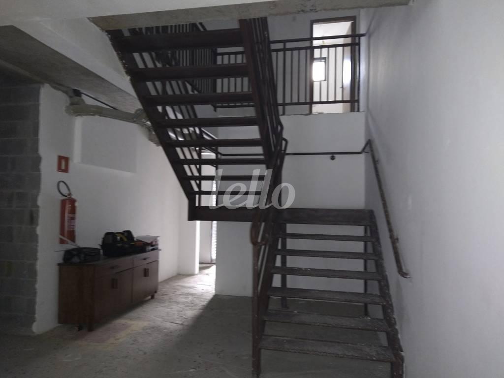 ESCADA de Loja para alugar, Padrão com 250 m², e 4 vagas em Pinheiros - São Paulo