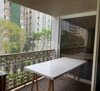 VARANDA de Apartamento à venda, Padrão com 330 m², 4 quartos e 3 vagas em Itaim Bibi - São Paulo