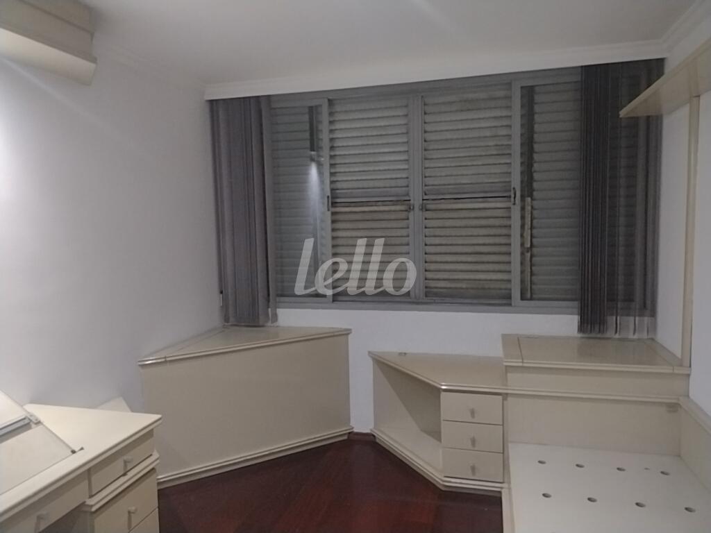 DORMITÓRIO 3 de Apartamento à venda, Padrão com 175 m², 4 quartos e 2 vagas em Vila Bastos - Santo André