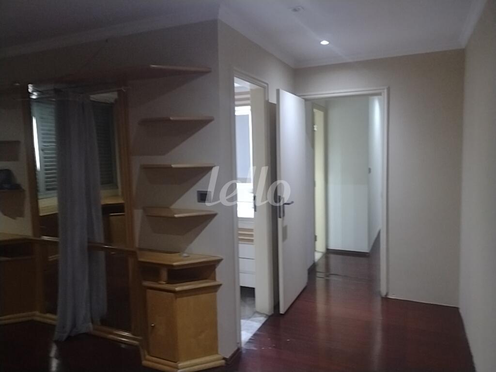 SUITE de Apartamento à venda, Padrão com 175 m², 4 quartos e 2 vagas em Vila Bastos - Santo André