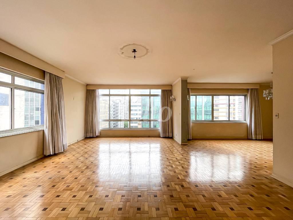 SALA de Apartamento à venda, Padrão com 296 m², 3 quartos e 2 vagas em Jardins - São Paulo