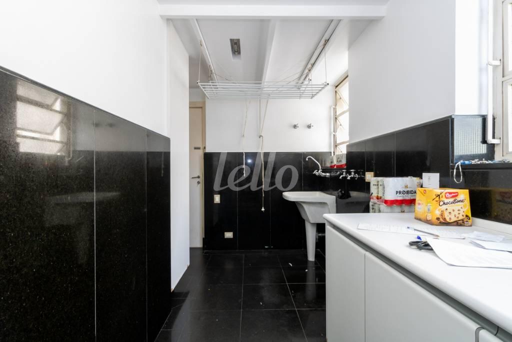 ÁREA DE SERVIÇO de Apartamento para alugar, Padrão com 250 m², 3 quartos e em Jardim Europa - São Paulo