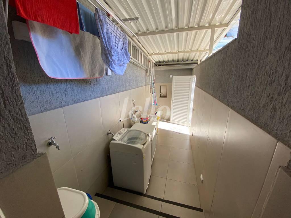 ÁREA DE SERVIÇO de Casa à venda, sobrado com 400 m², 4 quartos e 3 vagas em Jd. Leonor M. de Barros - São Paulo