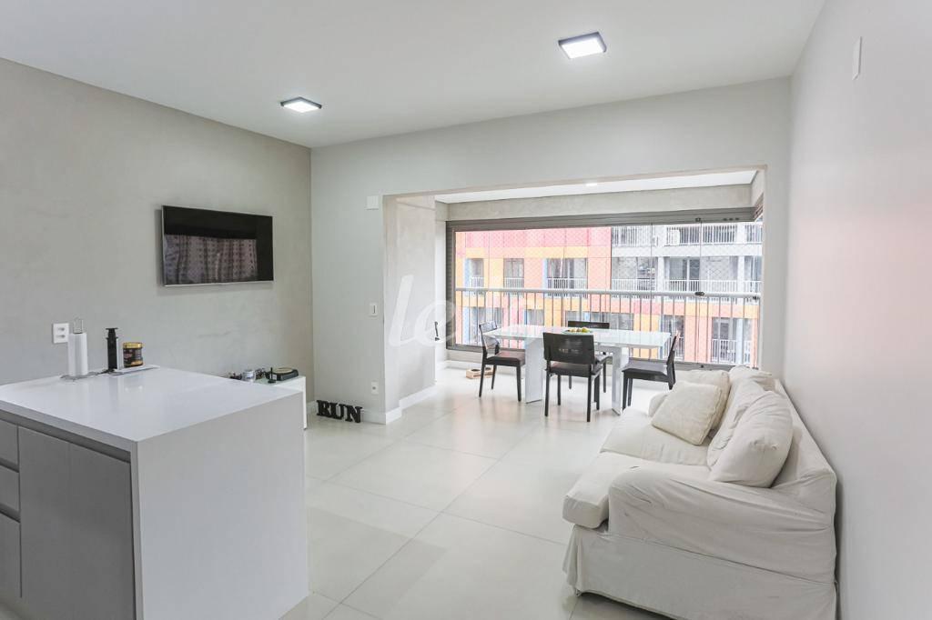 SALA de Apartamento à venda, Padrão com 76 m², 2 quartos e 1 vaga em Indianópolis - São Paulo