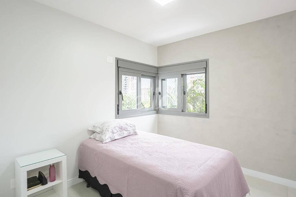 SUÍTE de Apartamento à venda, Padrão com 76 m², 2 quartos e 1 vaga em Indianópolis - São Paulo