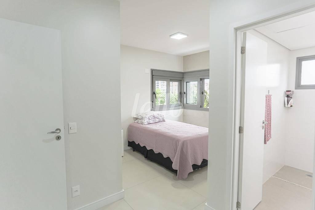 SUÍTE de Apartamento à venda, Padrão com 76 m², 2 quartos e 1 vaga em Indianópolis - São Paulo