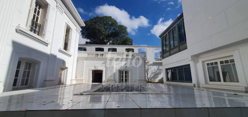 AREA EXTERNA de Casa para alugar, sobrado com 1412 m², e em Jardim América - São Paulo