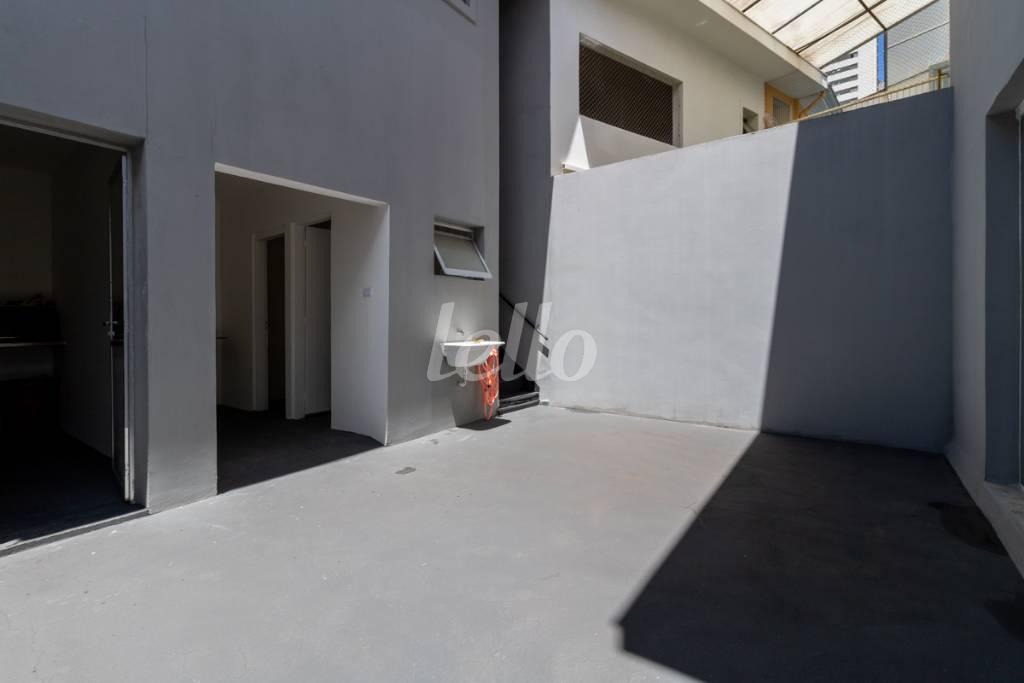 QUINTAL de Casa para alugar, sobrado com 200 m², e 2 vagas em Sumarezinho - São Paulo