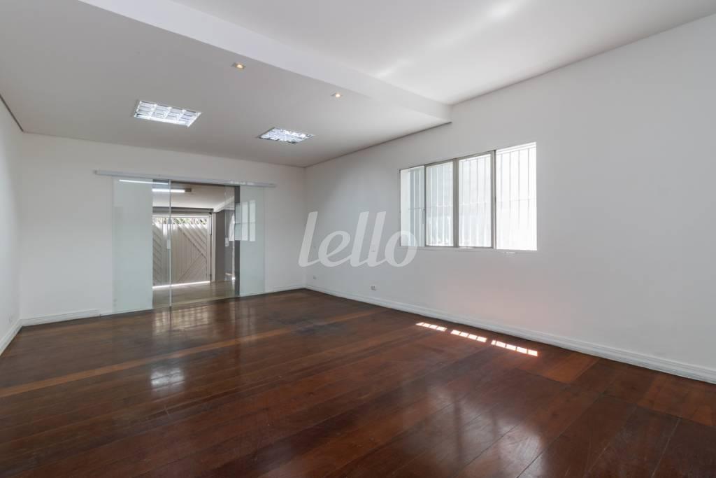 SALA 1 de Casa para alugar, sobrado com 200 m², e 2 vagas em Sumarezinho - São Paulo